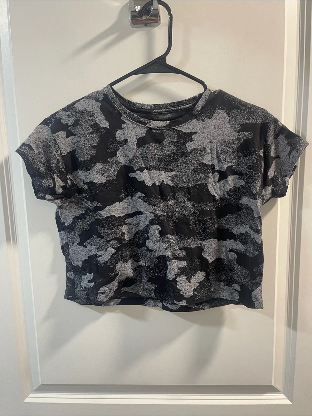 lululemon athletica Black & Gray Camo Crop Top No Size Tags 4/6